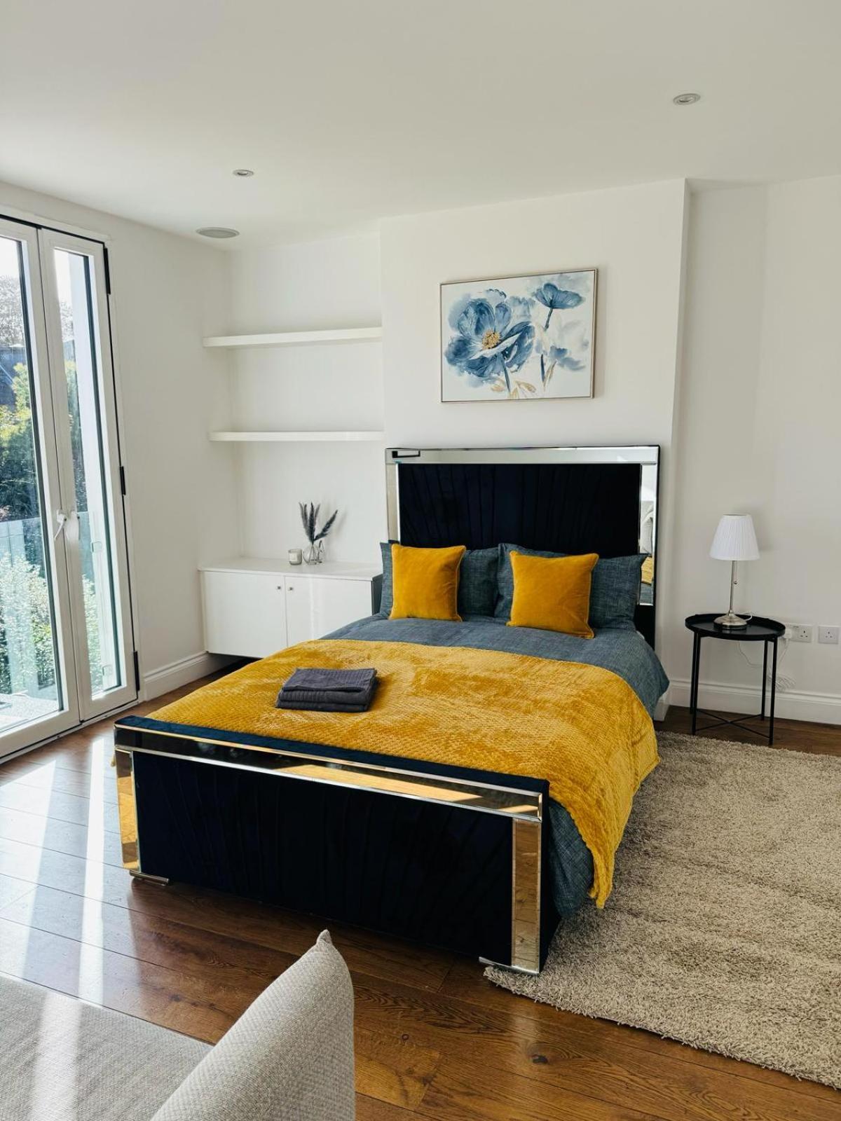 Апартаменты Stunning Flat In Chiswick